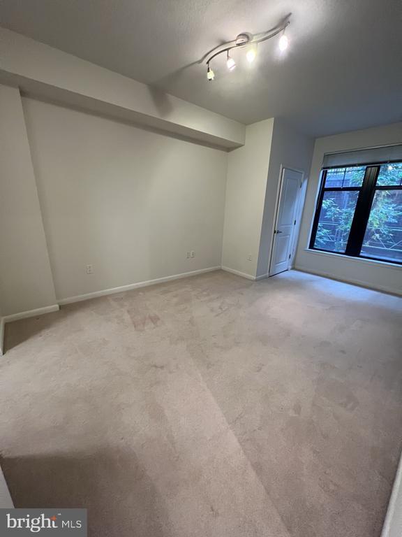 Building Photo - 1021 N Garfield St