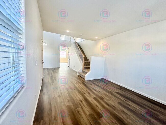 Building Photo - Spacious 4-Bedroom 3 Bath, 3 Car Garage Home with Loft, Living Room and Family Room Outdoor Kitch...