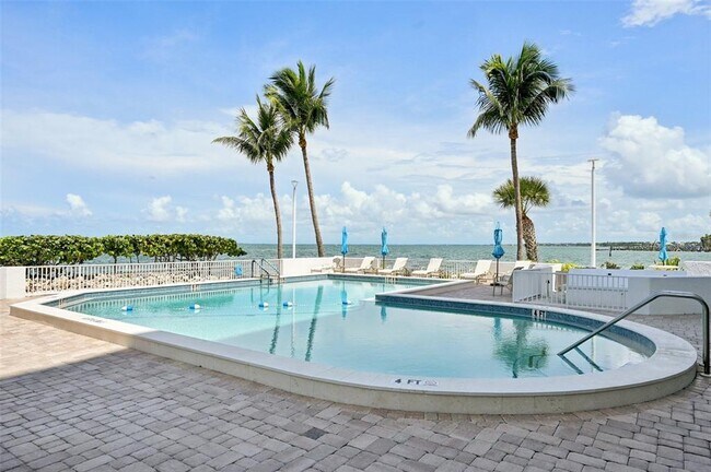 Building Photo - 11 Sunset Dr