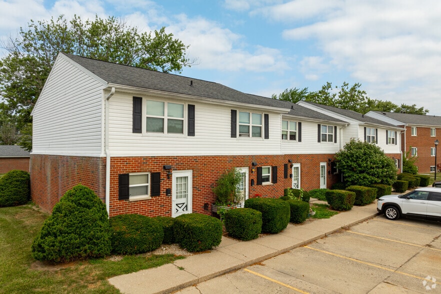 Primary Photo - MAPLE CREST