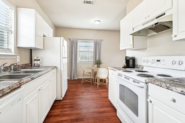 Building Photo - Charming Cottages for Rent in Waveland – 1 & 2 Bedroom Units Available at Cambridge Cottages!