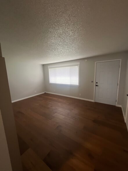 Building Photo - 13075 Avon Allen Rd