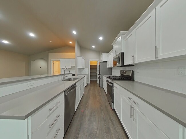 Building Photo - Modern 3 Bedroom House ~ NW Albany ~ Dog Friendly