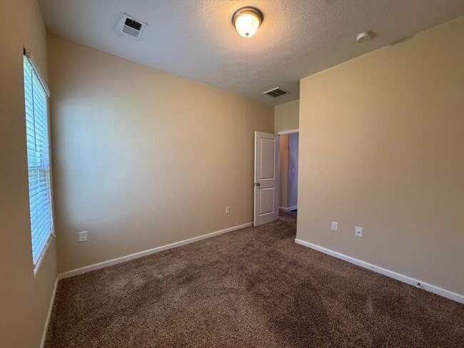 Building Photo - 123 John Davis Dr