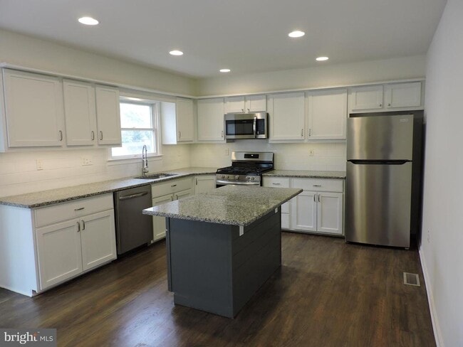 Building Photo - 115 S Bell Ave