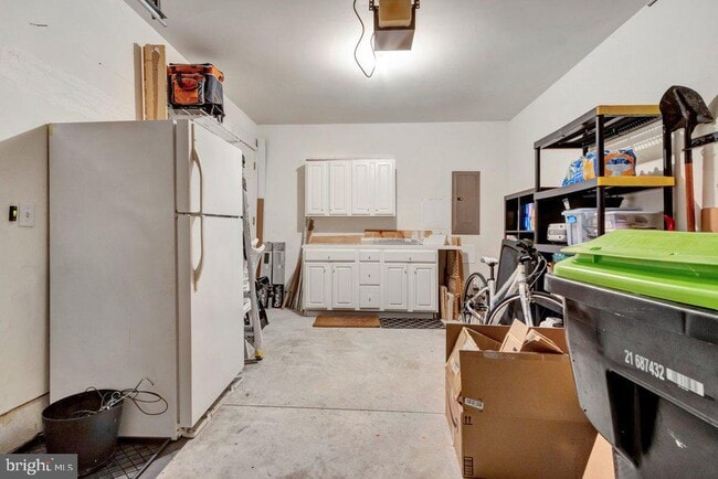 Building Photo - 297 Lakeside Dr