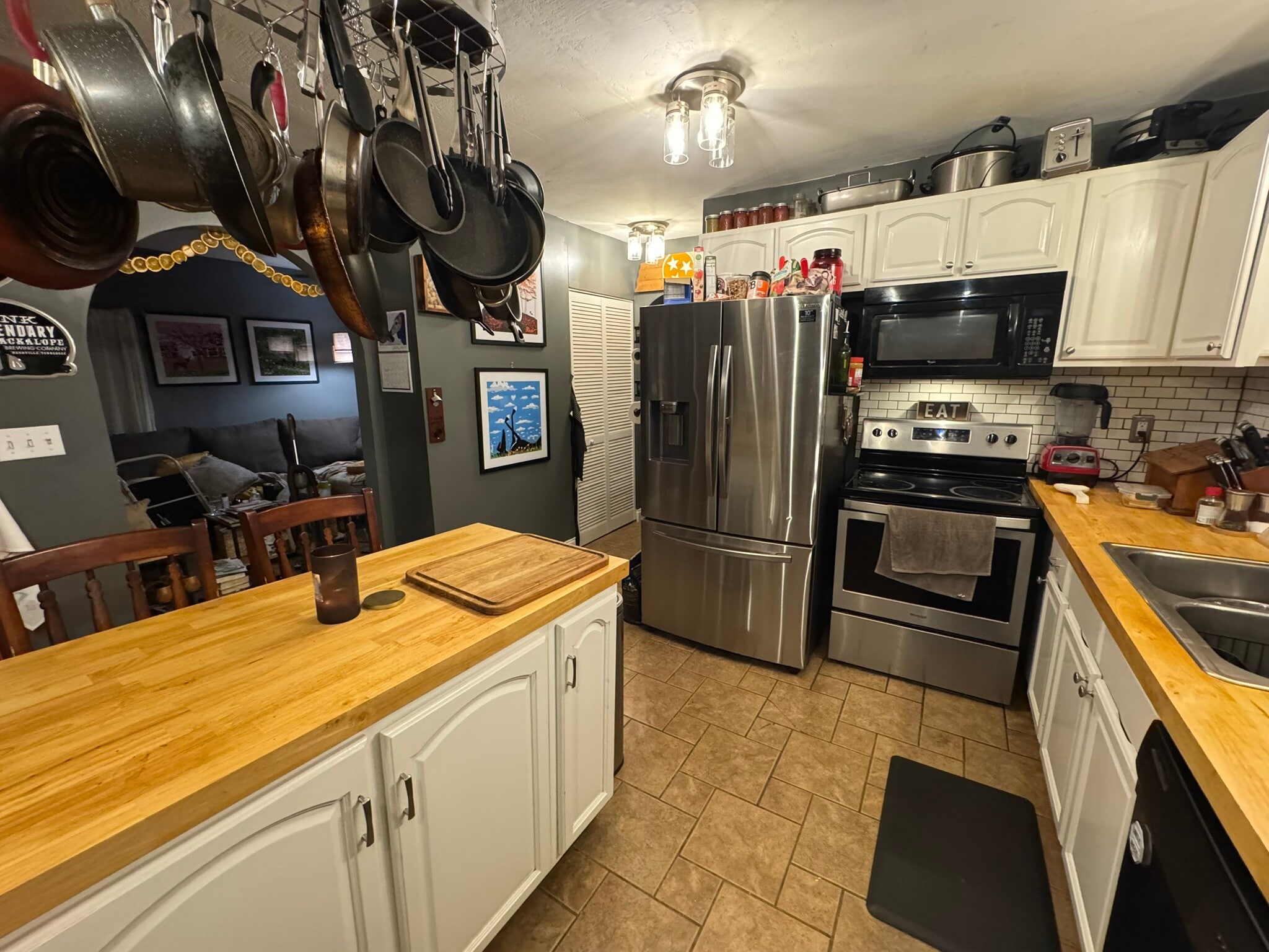 Kitchen - 2406 Highland Dr