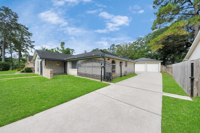 Building Photo - 23223 Canyon Lake Dr