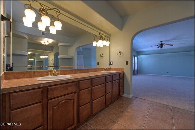 Building Photo - 6300 Franklin Vista Dr