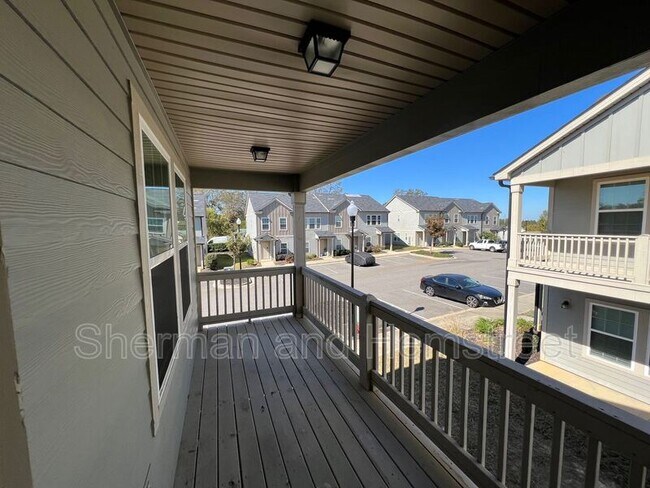 Building Photo - 736 Tarvin Cir