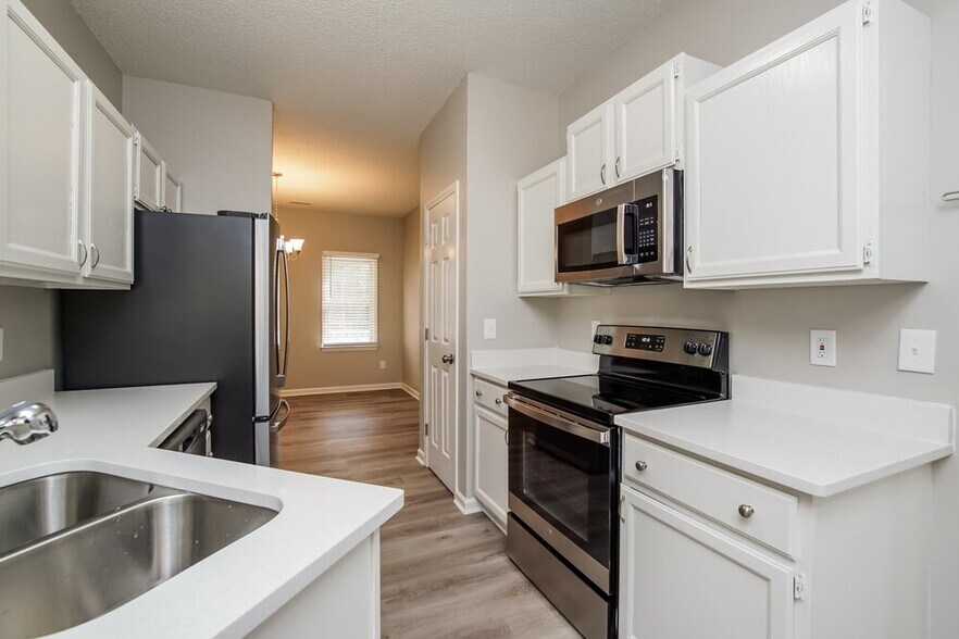 Building Photo - 4513 River Edge Dr