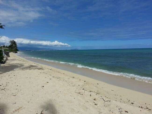 Building Photo - Oneula