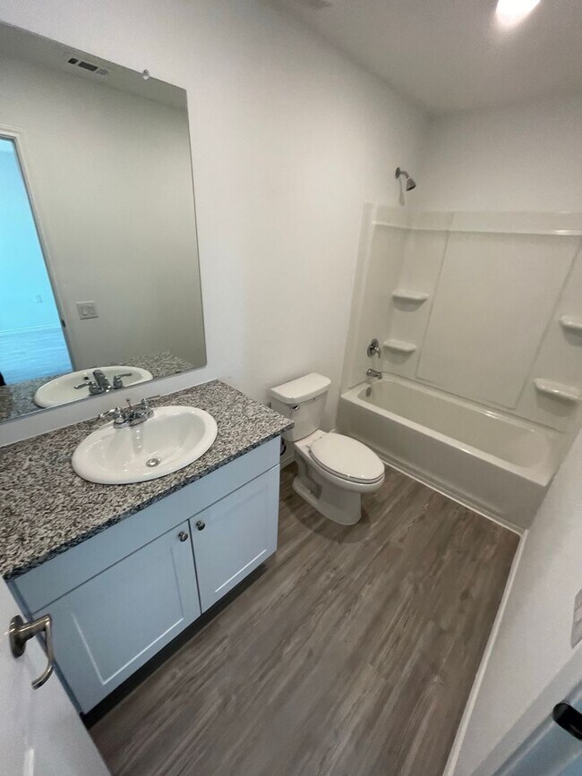Building Photo - For Rent: Modern 3 Bed | 2 Bath | 2-Car Garage Home in Mission del Lago Community