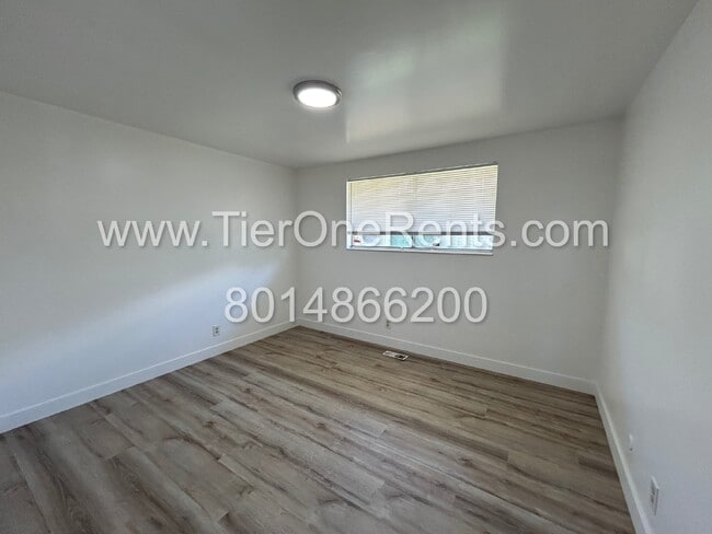 Building Photo - NO DEPOSIT option available for qualified ...