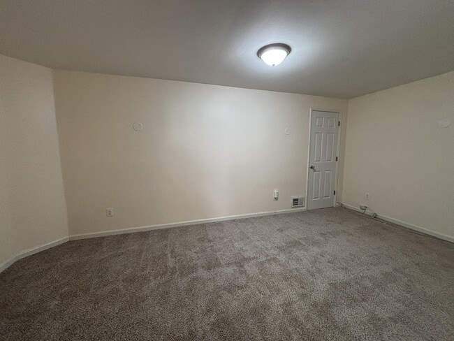 Building Photo - 4666 Louise St Claire Dr