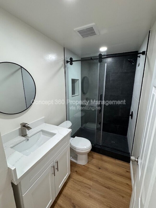 Building Photo - 5762 Cedar Ave