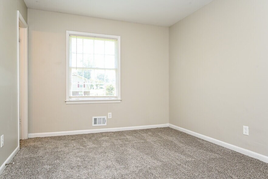 Building Photo - 2372 Rolling Rock Dr