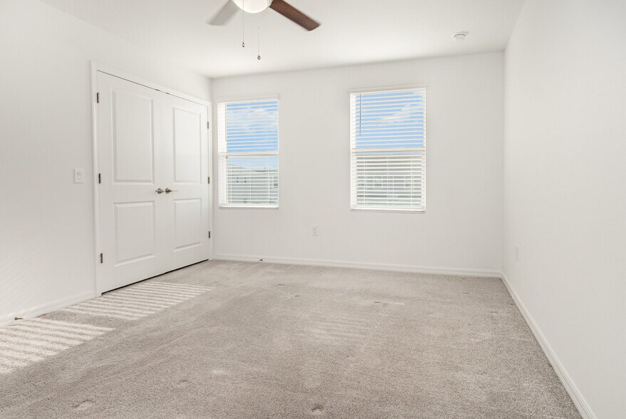 Building Photo - 2037 Viewfinder St