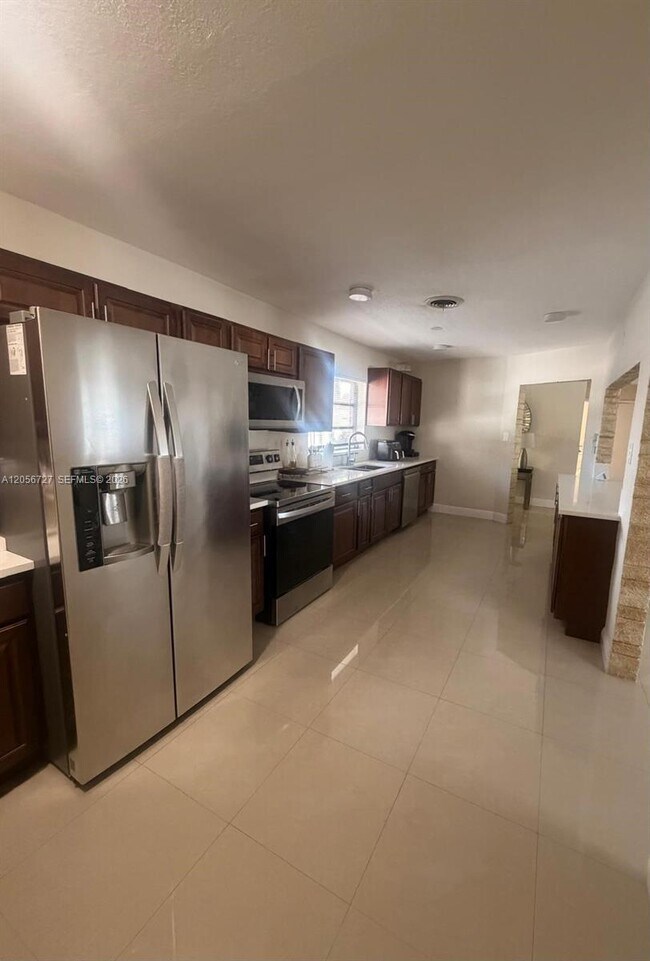 Building Photo - 6790 SW 10th Ct
