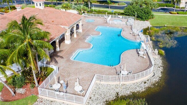 Building Photo - ** 4 Bed/3.5 Bath Single Family ~ 2 Car Garage Single Family Home ~ Lake Views **