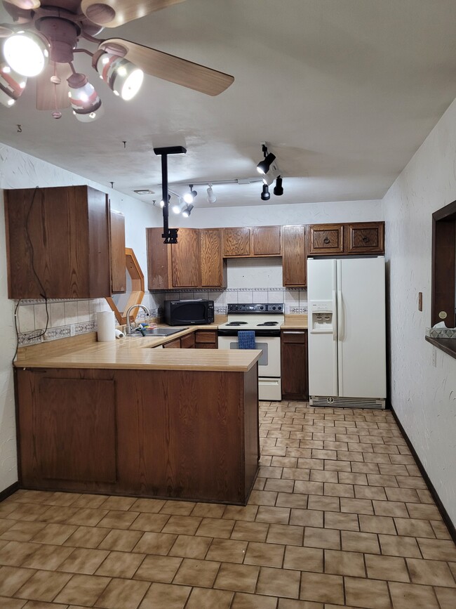 Building Photo - 2215 New Hampshire St
