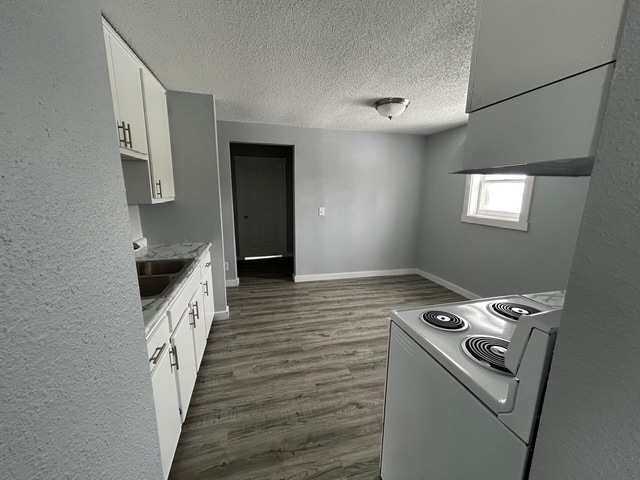 Building Photo - 410 W Lyon Ave