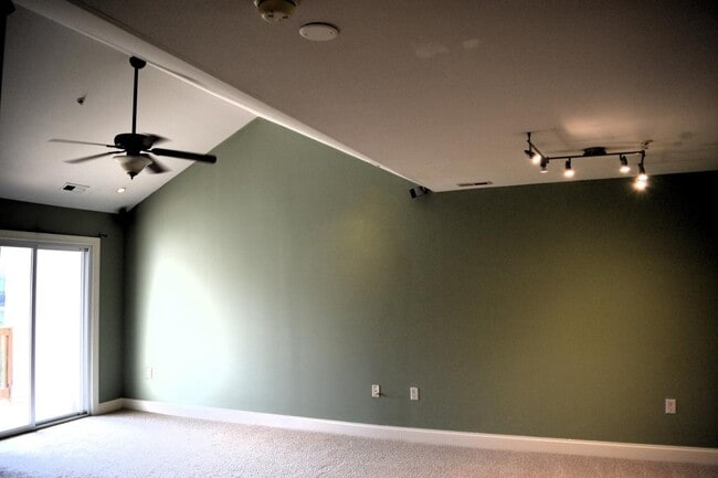Building Photo - 6321 Park Creek Dr