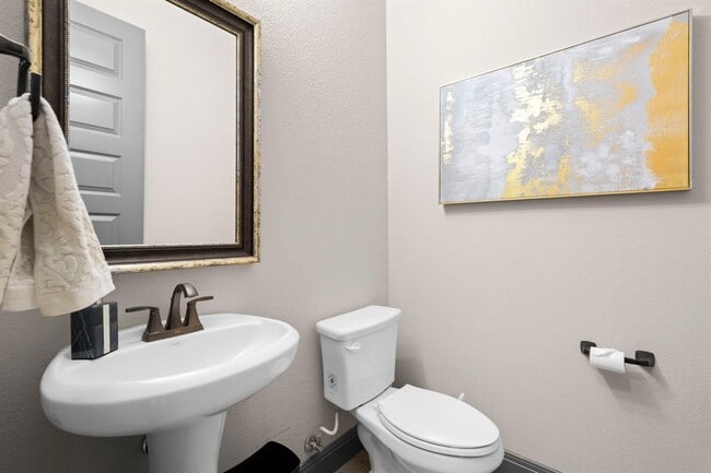 Building Photo - 5916 Davenport Divide Rd