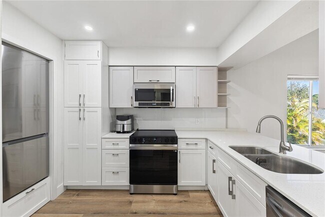 Building Photo - 5606 Blue Shadows Ct