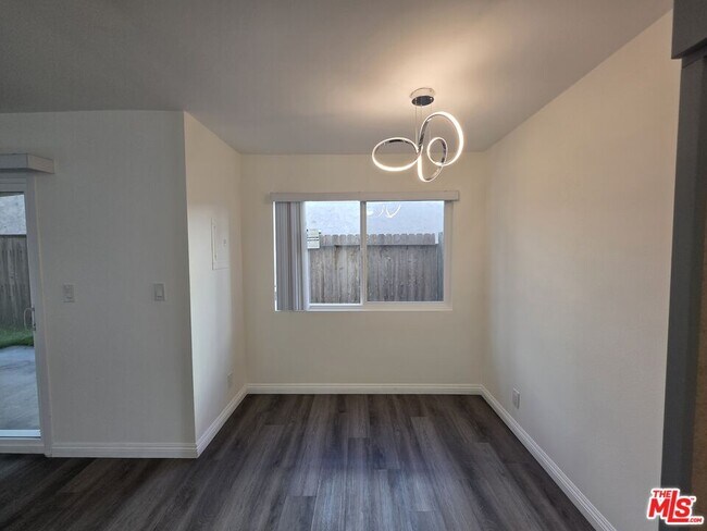 Building Photo - 517 N Francisca Ave