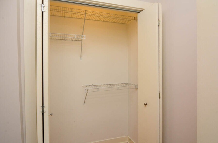 Building Photo - 2425 N Kedzie Blvd