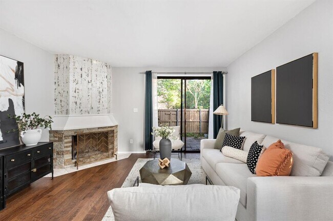 Building Photo - 7122 Wood Hollow Dr