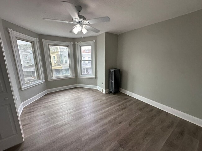 Building Photo - Charming updated 3 bed 1 bath in amazing location