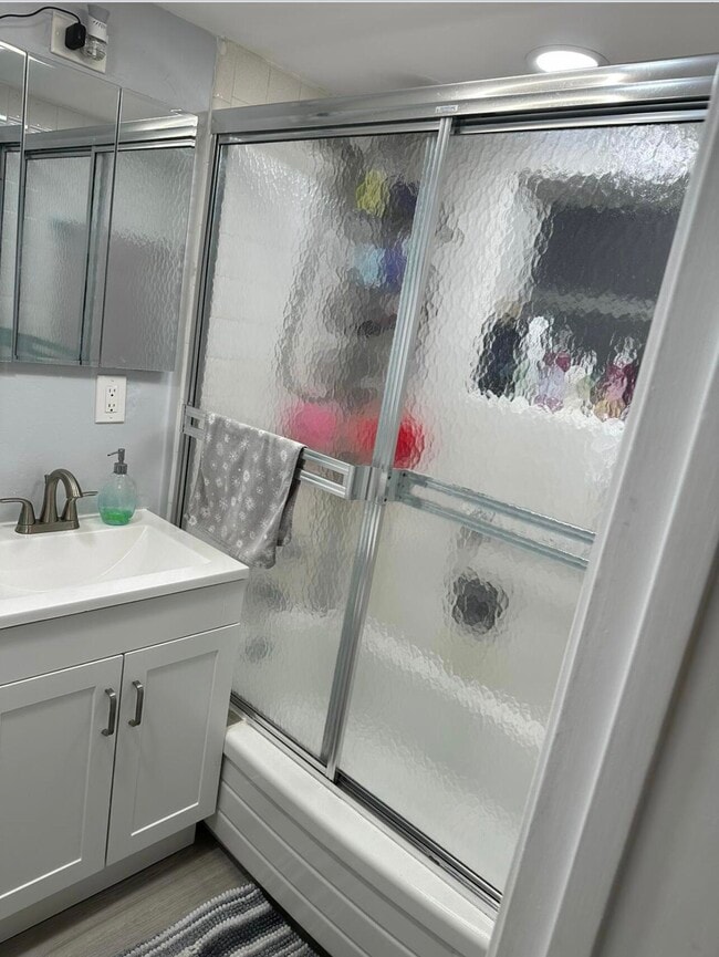 Building Photo - 143 West Ct