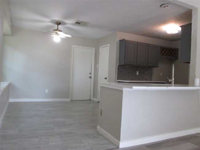 Building Photo - 2506 Portland Dr