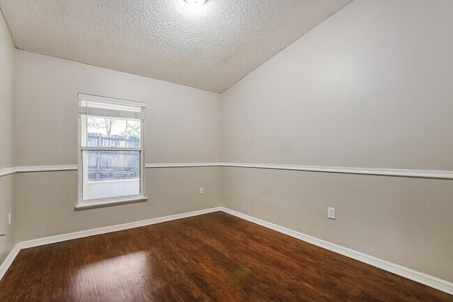 Building Photo - 936 Welch Hill Cir