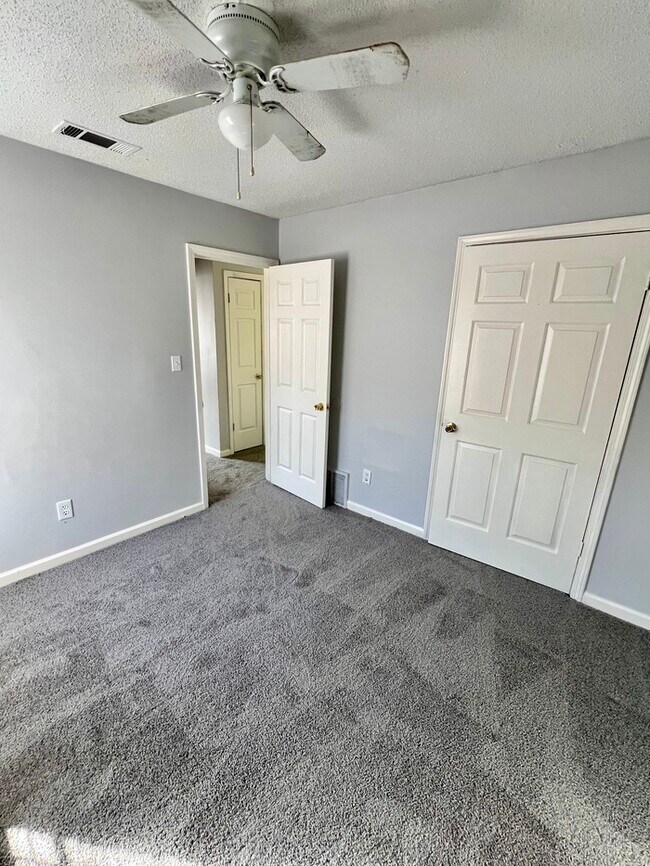 Building Photo - Newly Renovated Rental Home