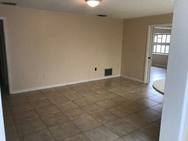 Building Photo - UPDATED 3/2 Home In Downtown/Conway Area! ...