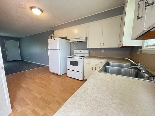 Building Photo - 5408 S Hutchinson Ct