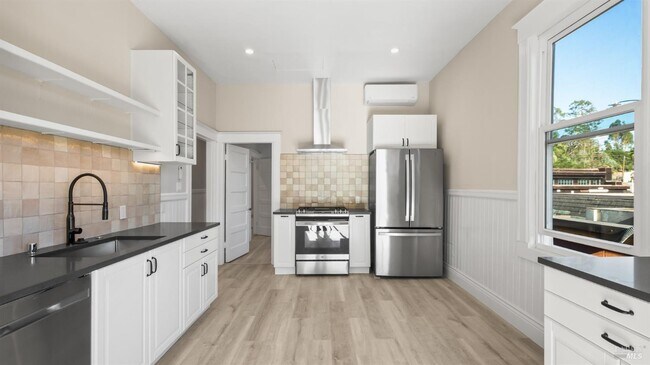 Building Photo - 713 Sir Francis Drake Blvd
