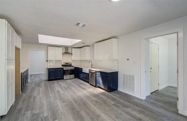 Building Photo - 619 River Plantation Dr