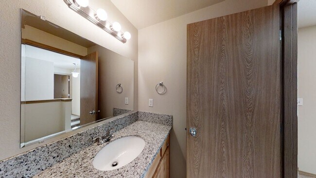 Building Photo - Clean Home with Lots of space ready to be your Home!