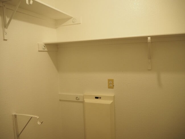 Building Photo - 1000 Waterview Dr
