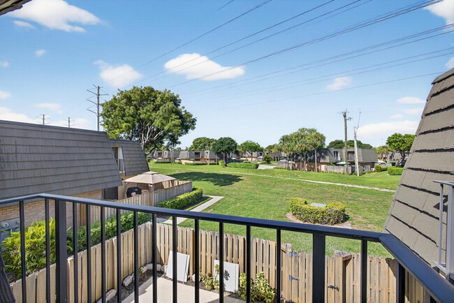 Building Photo - 1622 16th Way