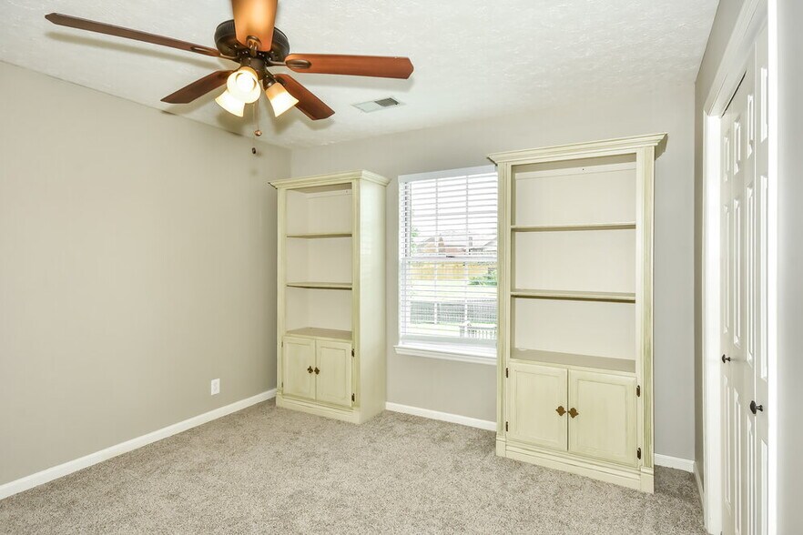 Building Photo - 142 S Birchwood Dr