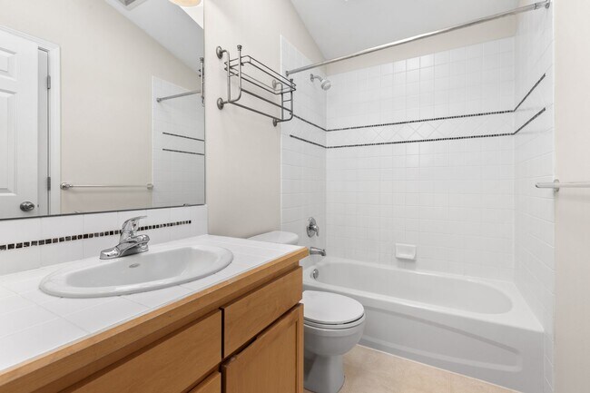 Building Photo - 2bd/1.5ba Seattle Townhouse