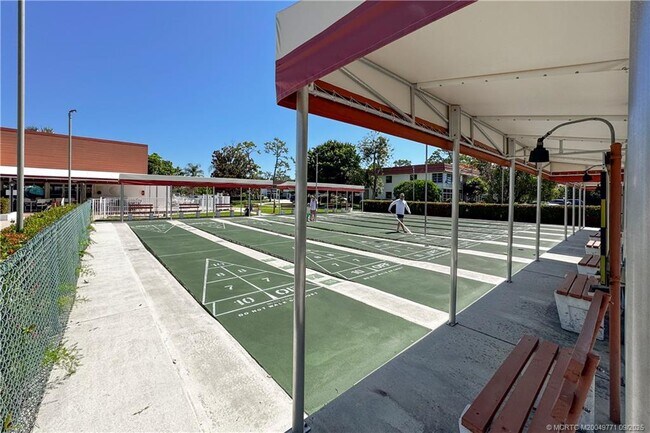 Building Photo - 2600 SE Ocean Blvd