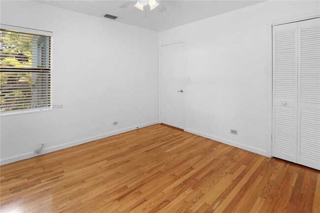 Building Photo - 706 S 19th Ave