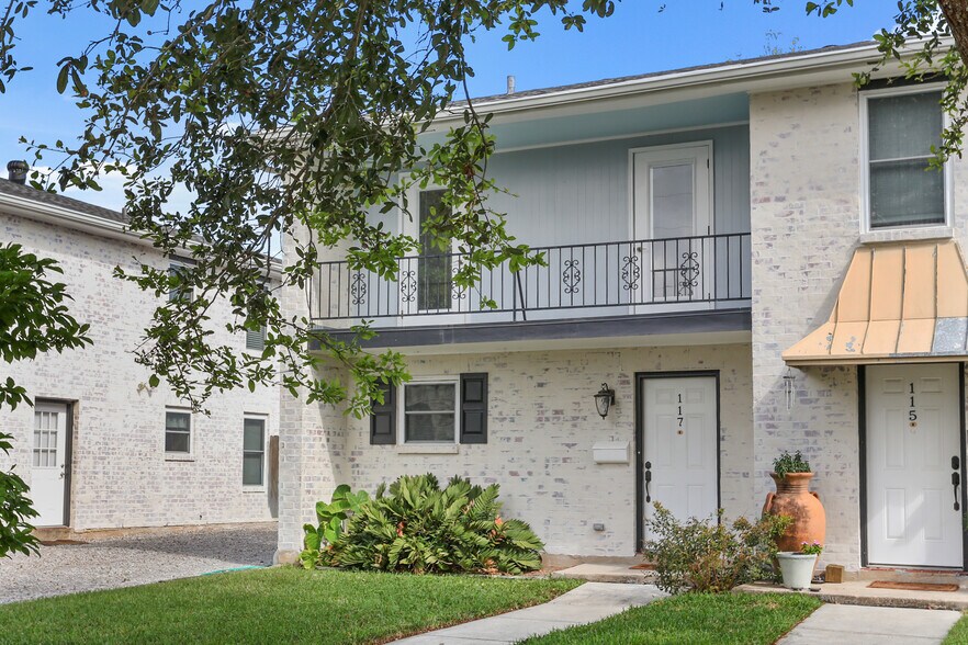 View from street - 117 28th St