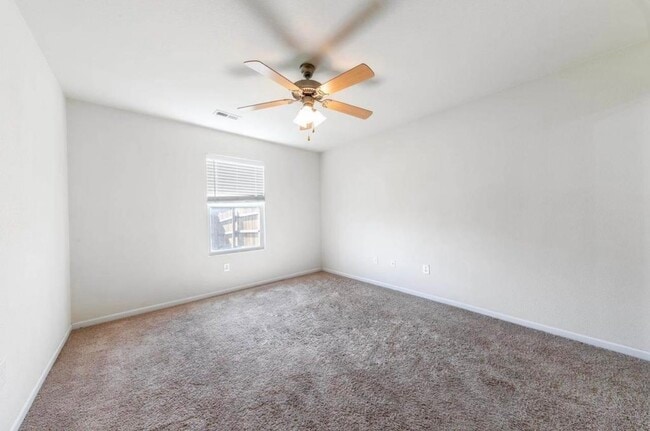 Building Photo - 609 Grainfield St